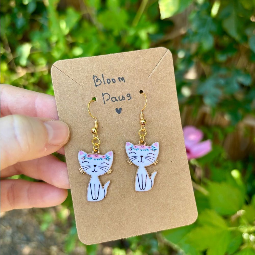 Bloom Paws 🌸 White Cat Earrings Cute Animal Jewelry